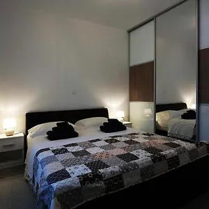  Apartment Deluxe Joia With Balcony On The Bacvice, Free Parking, Old Town, Near Ferry Port
